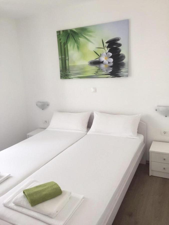 Delfin Apartments Crikvenica Bagian luar foto