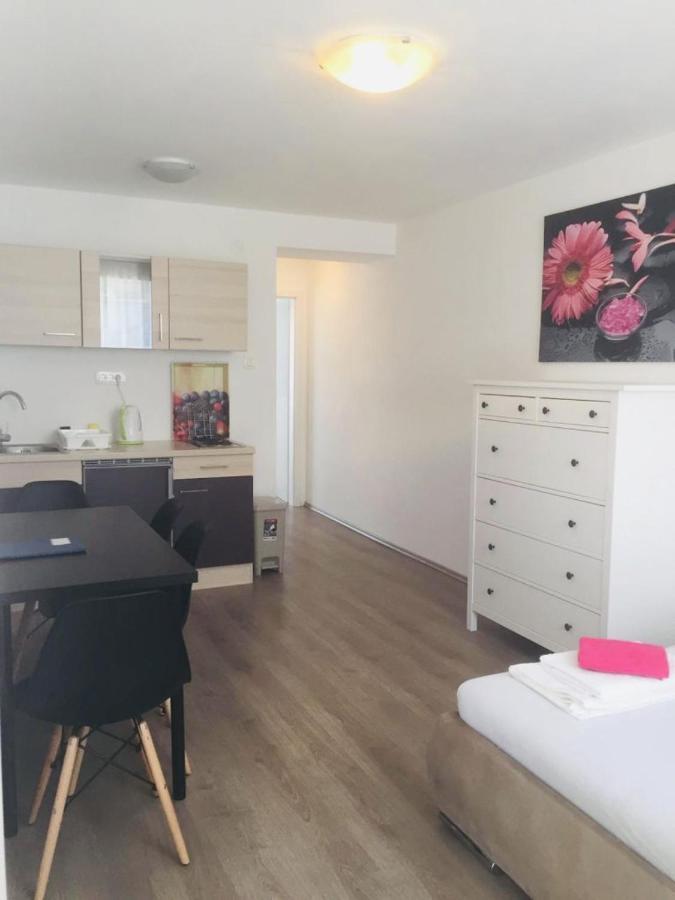 Delfin Apartments Crikvenica Bagian luar foto