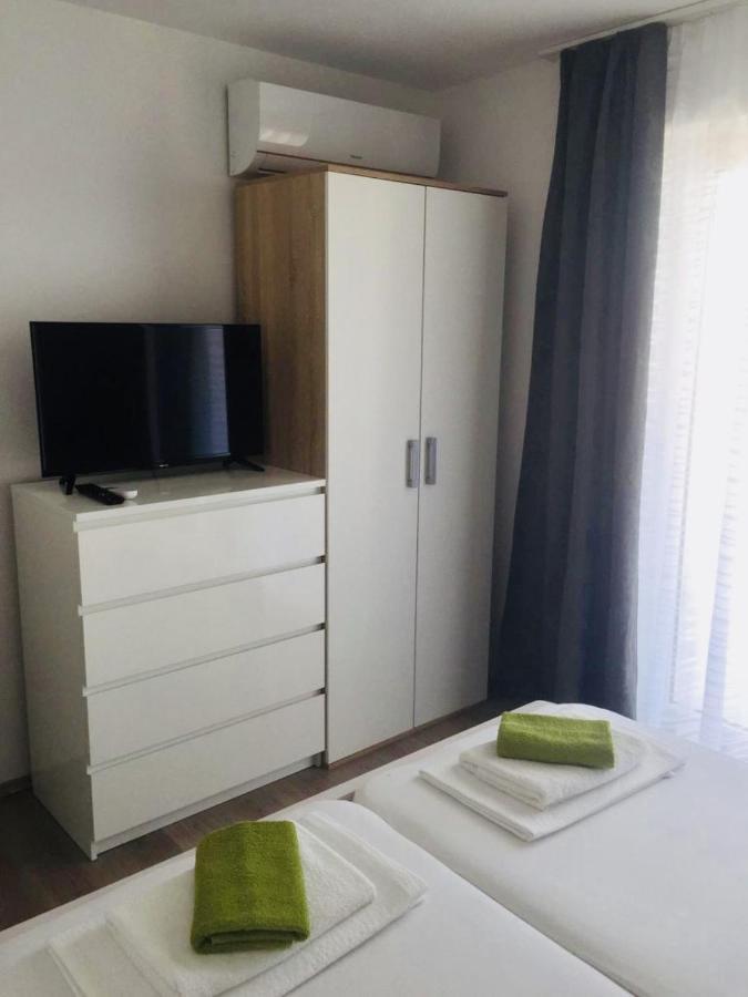 Delfin Apartments Crikvenica Bagian luar foto
