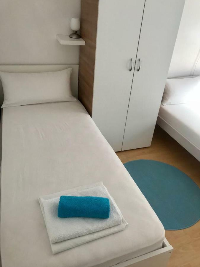 Delfin Apartments Crikvenica Bagian luar foto